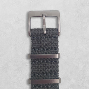 Grått natoband uppifrån